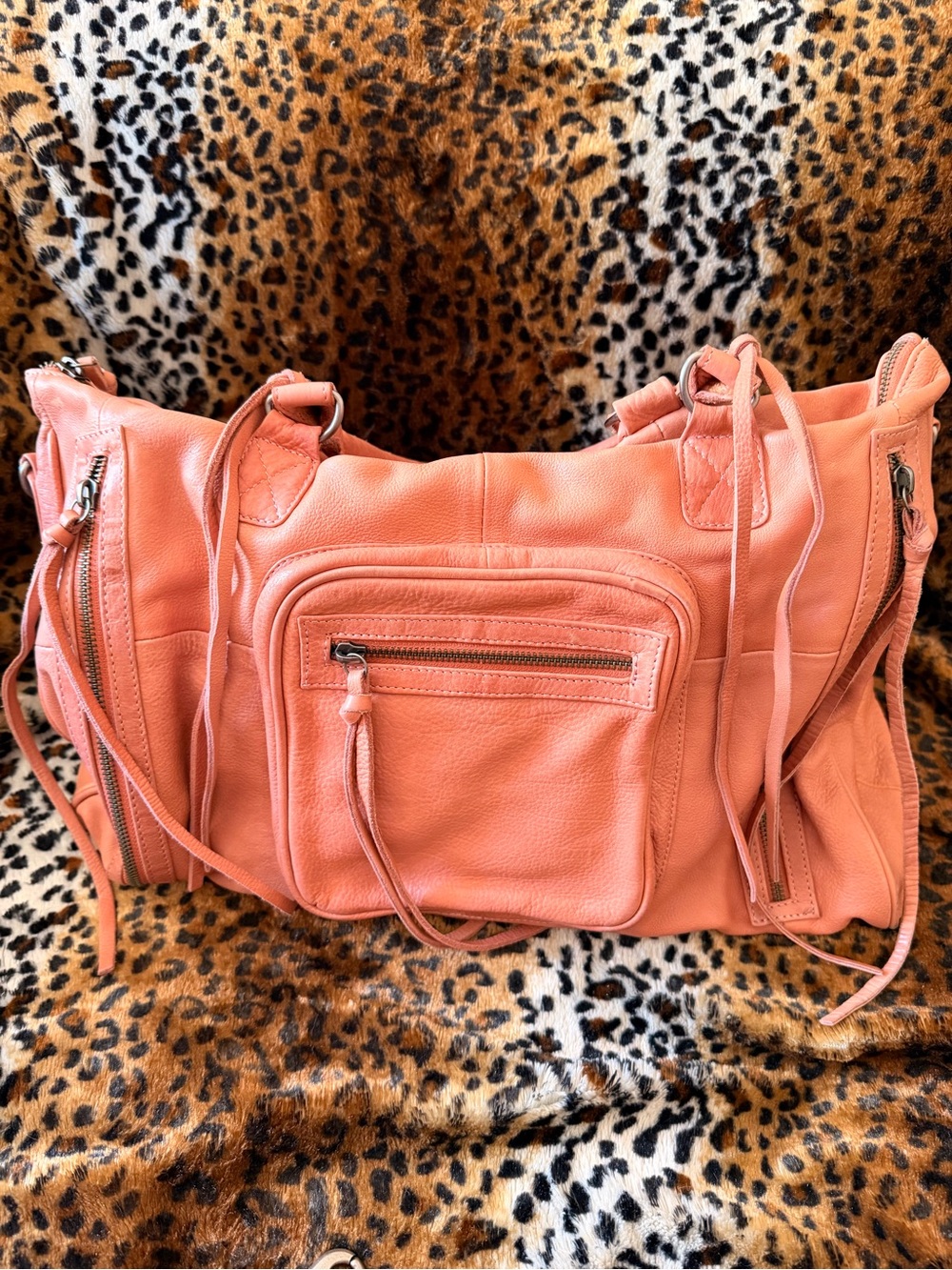 Day & Mood Leather Stylish Coral Women’s Shoulder Bag - Versatile Everyday Tote - Picture 2 of 6